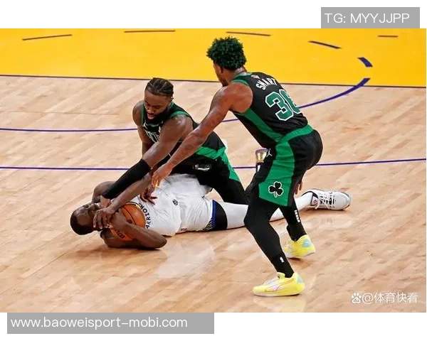 科尔分析肯纳德第三节四记三分表现称防守失误是关键因素